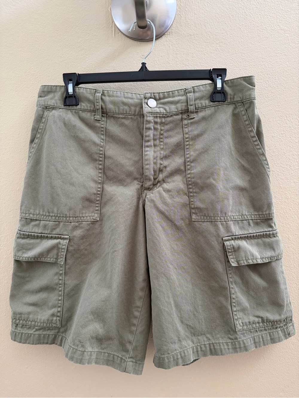 Preloved Women's Cargo Shorts in Military Green Size Small